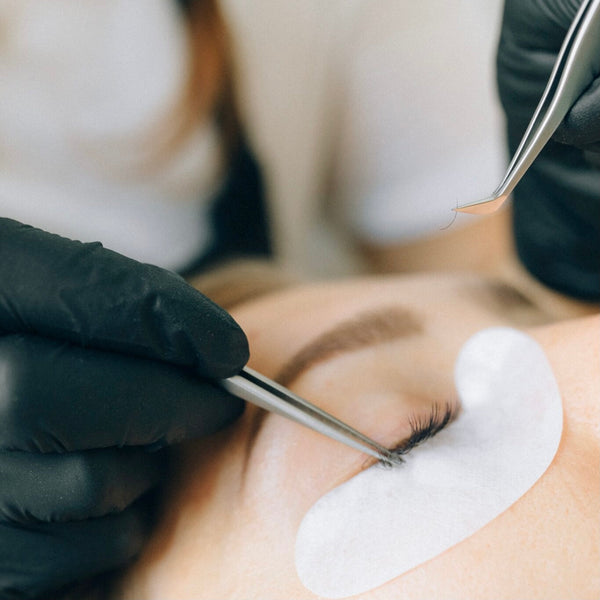 Tout savoir sur les extensions de cils : types, entretien et conseils pour un regard sublime